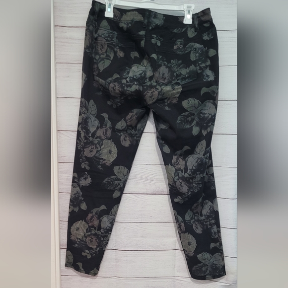 Nwot Material Girl sz 15 black soft lightweight floral stretch jeans - Picture 9 of 11